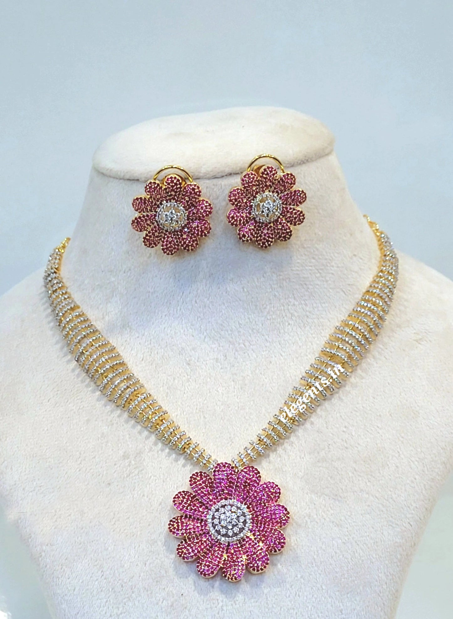 Elegents' Designer Necklace Set