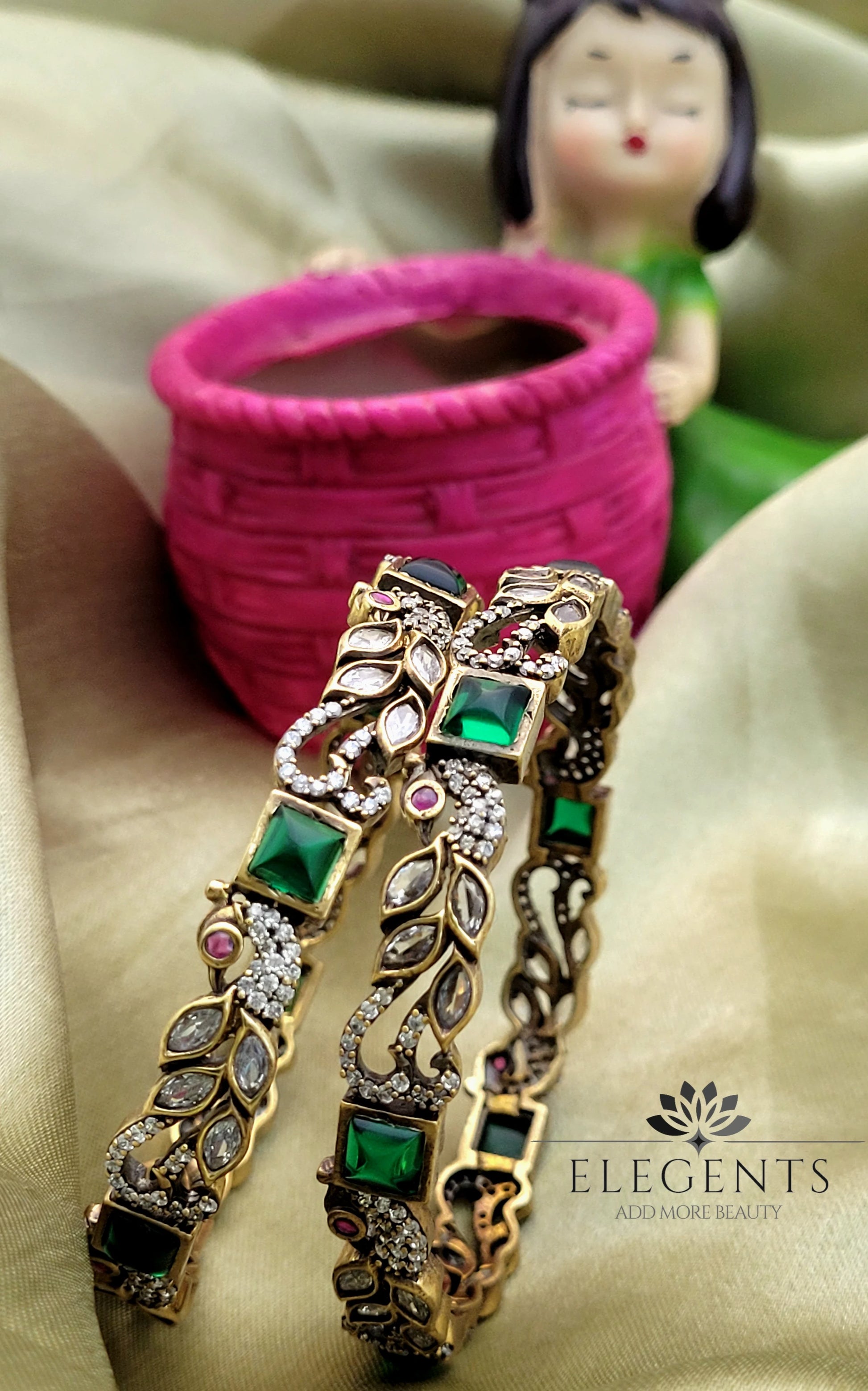 Elegents' Victoriyan Peacock Stone Bangle