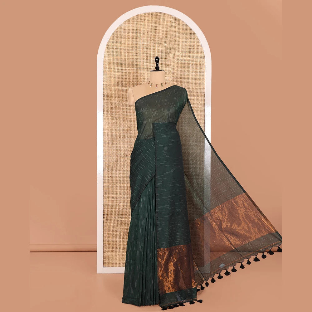 Pothys Borderless Green Khadi Mul Cotton Saree Decked with Jharna-Style Waterdrop Motifs, Featuring a Gleaming Zari-Woven Pallu, Paired with a Matching Blouse Replicating the Body Motifs