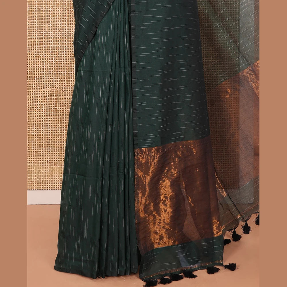 Pothys Borderless Green Khadi Mul Cotton Saree Decked with Jharna-Style Waterdrop Motifs, Featuring a Gleaming Zari-Woven Pallu, Paired with a Matching Blouse Replicating the Body Motifs