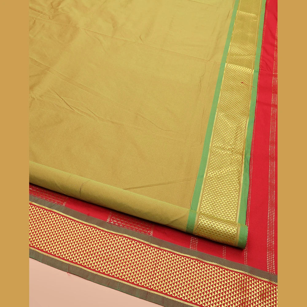 Pothys Green Plain Ten-Yard Art Silk Saree, Complemented by a Contrast Traditional Ara Maadam Border, and Pallu Decked up with Zari Designs,