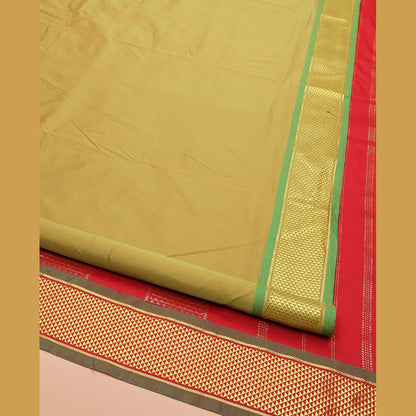 Pothys Green Plain Ten-Yard Art Silk Saree, Complemented by a Contrast Traditional Ara Maadam Border, and Pallu Decked up with Zari Designs,