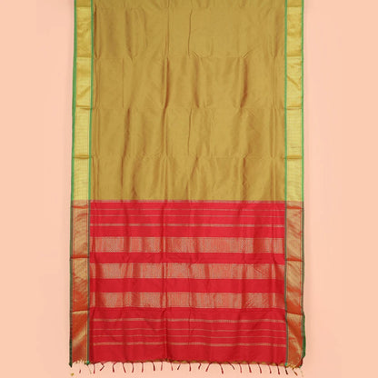 Pothys Green Plain Ten-Yard Art Silk Saree, Complemented by a Contrast Traditional Ara Maadam Border, and Pallu Decked up with Zari Designs,