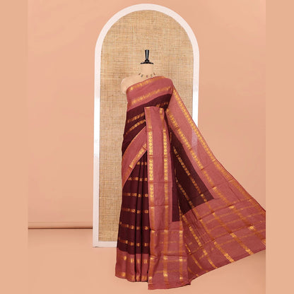 Pothys Maroon Sungudi Cotton Saree, Accentuated with Rudraksham and Paisley Buttas on Its Body, Complemented by a Contrast Rettai Pettu Border of Rudraksham and Paisley Designs, Gleaming Zari-Striped Pallu, and Paired with a Contrast Blouse