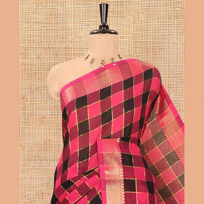 Pothys Pink Checked Khadi Mul Cotton Saree, Highlighted by Zari Traditional Border, Zari Checked Pallu, and Paired with a Matching Blouse