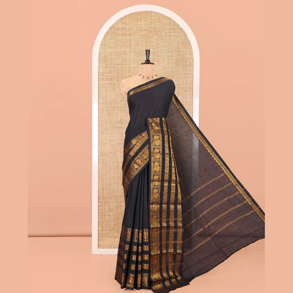 Pothys Black Plain Sungudi Cotton Saree, Highlighted by Traditional Zari Border of Peacock and Floral Creeper Designs, Subtly Striped Pallu, and Paired with a Contrast Blouse
