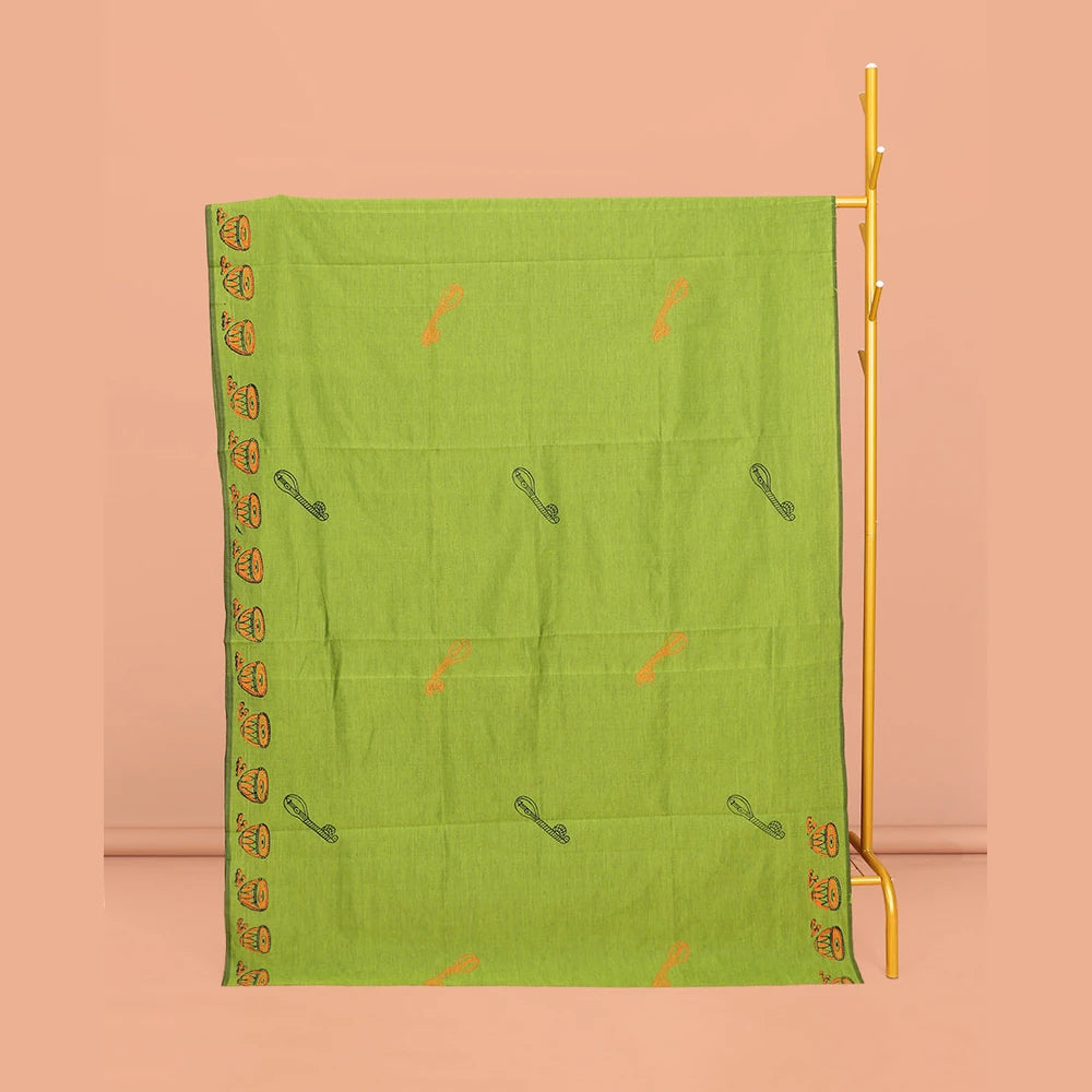 Pothys Borderless Green Poly Cotton Saree, Accentuated with Instrument Motifs Print, a Self-Pallu, and a Contrast Kolam Motifs Print Blouse