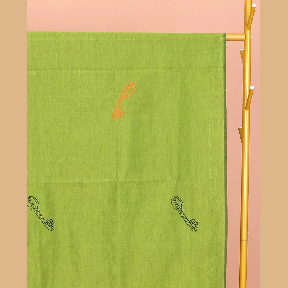 Pothys Borderless Green Poly Cotton Saree, Accentuated with Instrument Motifs Print, a Self-Pallu, and a Contrast Kolam Motifs Print Blouse