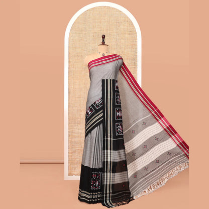 Pothys Grey Plain Narayanpet Cotton Saree, Complemented by a Contrast Ganga-Jamuna Thread Border, Pallu of Stripes and Buttas, and a Matching Blouse