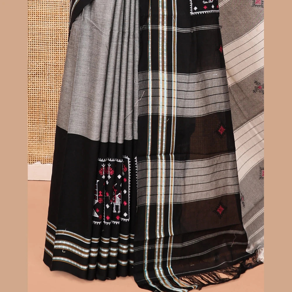 Pothys Grey Plain Narayanpet Cotton Saree, Complemented by a Contrast Ganga-Jamuna Thread Border, Pallu of Stripes and Buttas, and a Matching Blouse