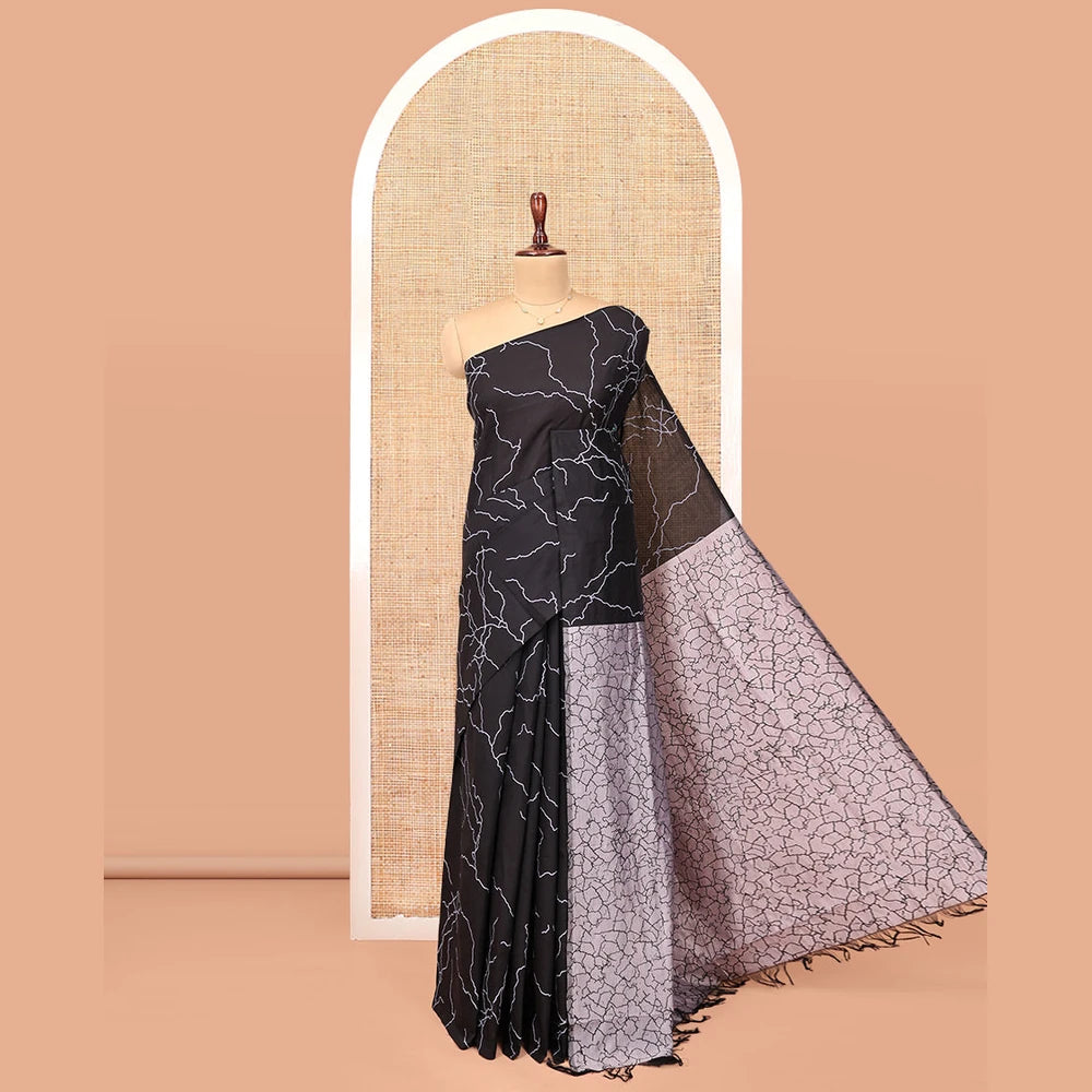 Pothys Borderless Black-Grey Poly Cotton Saree, Creatively Printed Like Lightning Strikes, a Contrasting Lightning-Strike-Printed Pallu, and a Contrast Blouse