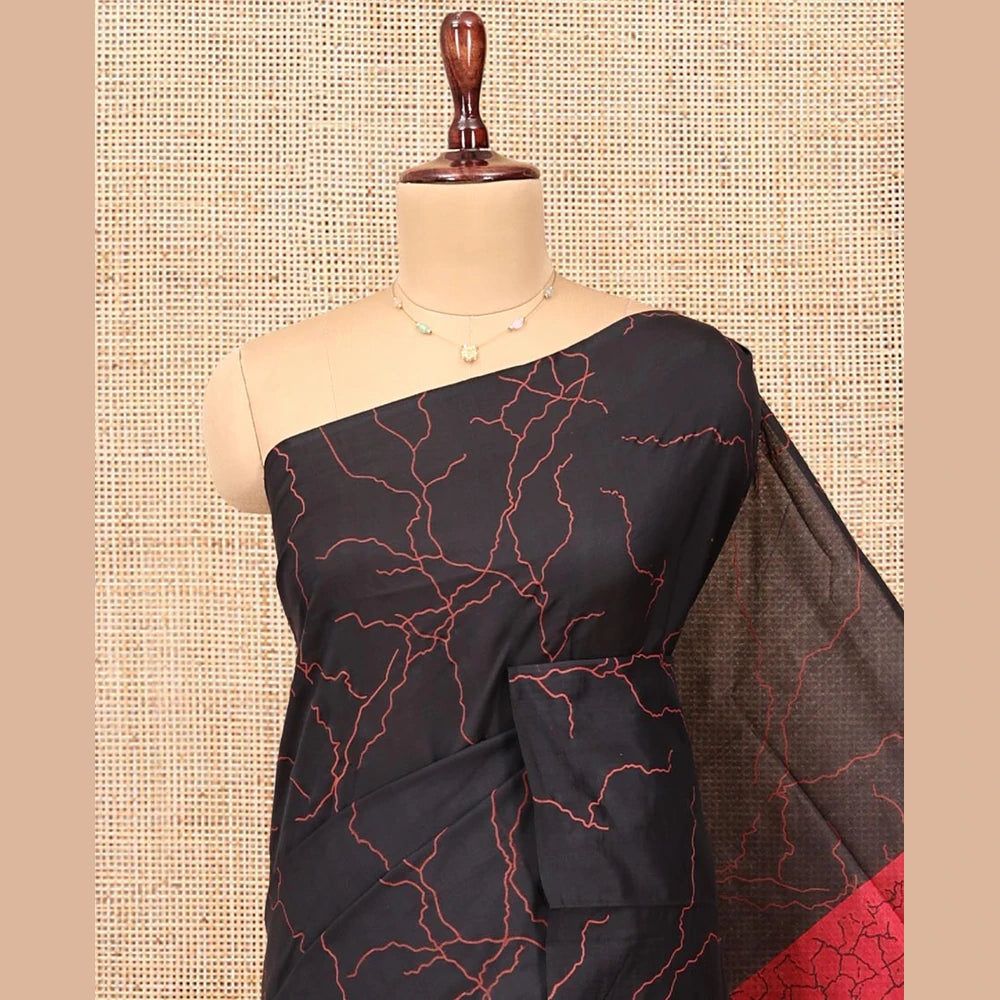 Pothys Borderless Black-Red Poly Cotton Saree, Creatively Printed Like Lightning Strikes, a Contrasting Lightning-Strike-Printed Pallu, and a Contrast Blouse