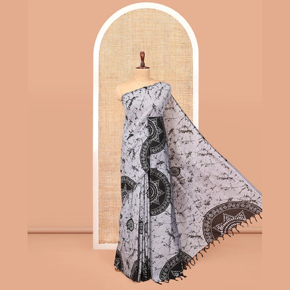 Pothys Borderless Grey-Black Poly Cotton Saree, Decked Up with Batik Print, a Self-Printed Pallu, and a Matching Blouse