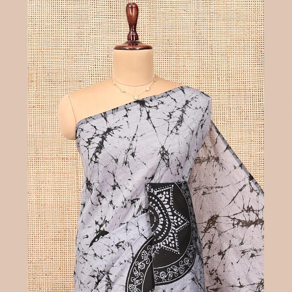 Pothys Borderless Grey-Black Poly Cotton Saree, Decked Up with Batik Print, a Self-Printed Pallu, and a Matching Blouse