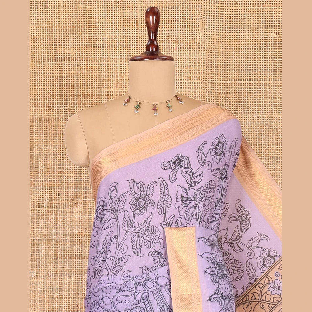 Pothys Lavender Mangalagiri Cotton Saree Features Kalamkari Flora-Fauna-Humans, a Contrast Border, and Printed Blouse