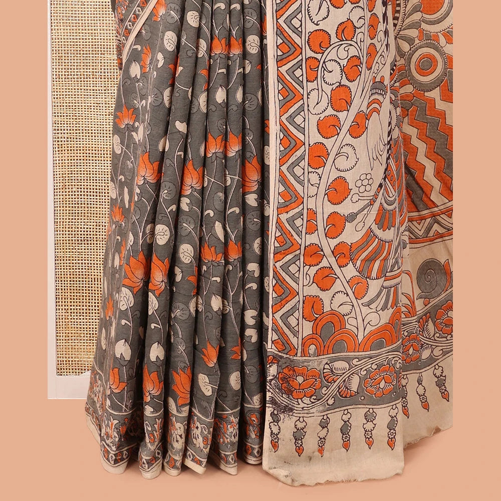 Pothys Grey Kalamkari Cotton Saree, Decked Up with Floral Vine Print, Complemented By Printed Border, Pallu of Kalamkari Ancient Human Motifs, and a Contrast Blouse