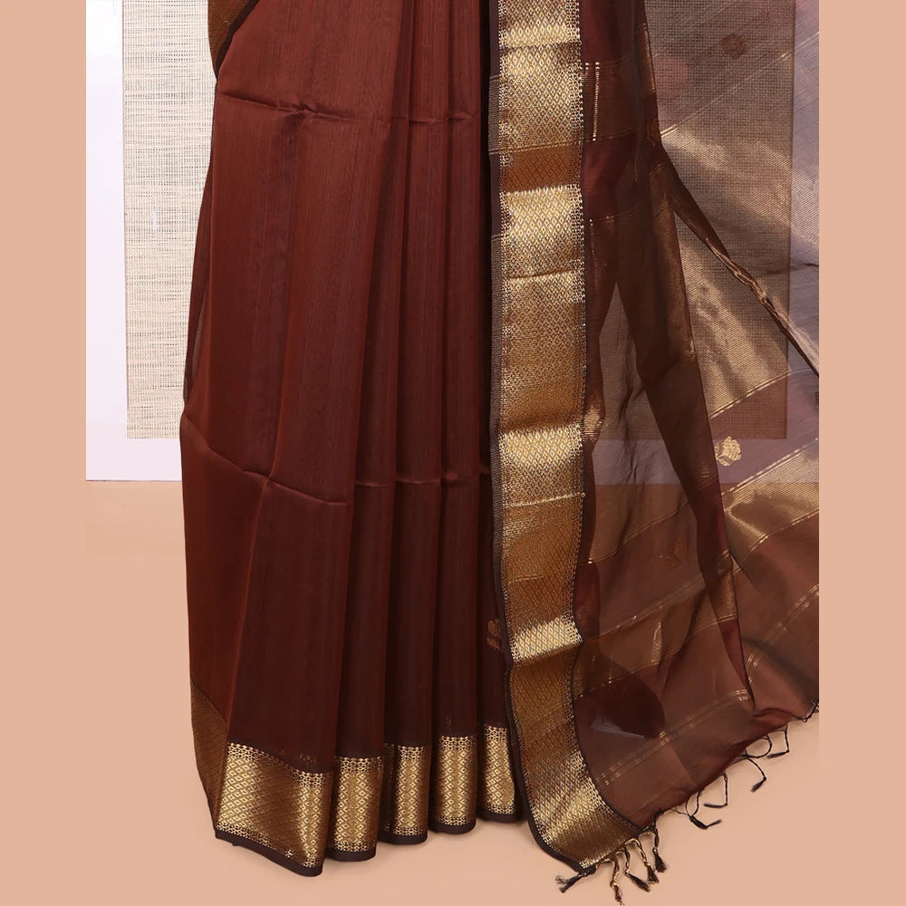 Pothys Brown Maheshwari Cotton Saree, Accentuated with Buttas, Highlighted by a Traditional Zari Border, Zari Gleamed Up Pallu, and a Matching Blouse