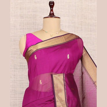 Pothys Magenta Maheshwari Cotton Saree, Graced with Buttas, Highlighted by a Semi-Contrast Traditional Zari Border, Pallu of Paisleys, and a Matching Blouse