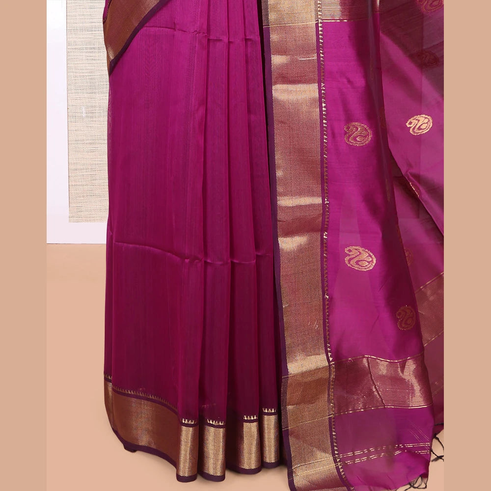 Pothys Magenta Maheshwari Cotton Saree, Graced with Buttas, Highlighted by a Semi-Contrast Traditional Zari Border, Pallu of Paisleys, and a Matching Blouse