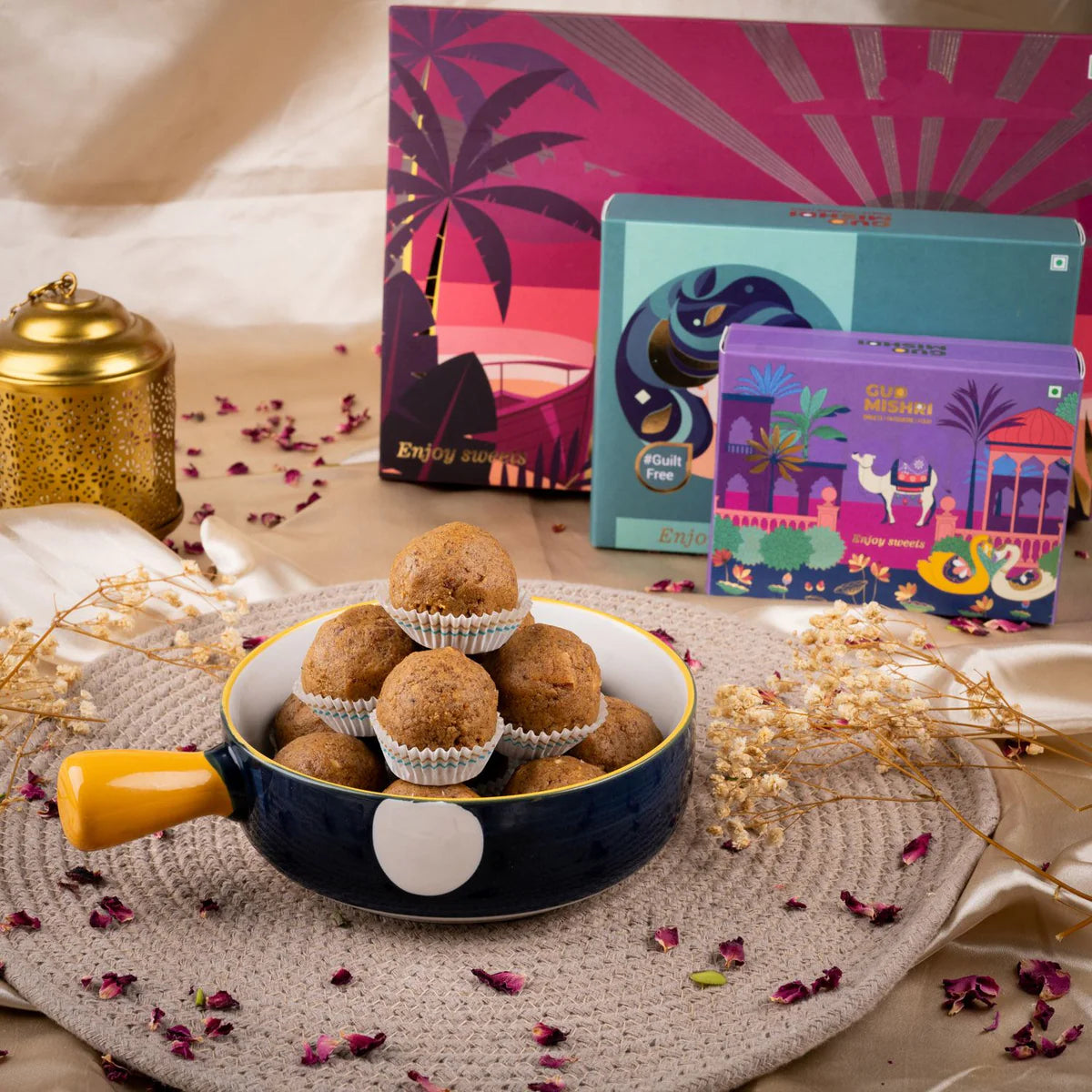 Gudmishri Besan Laddu Gud