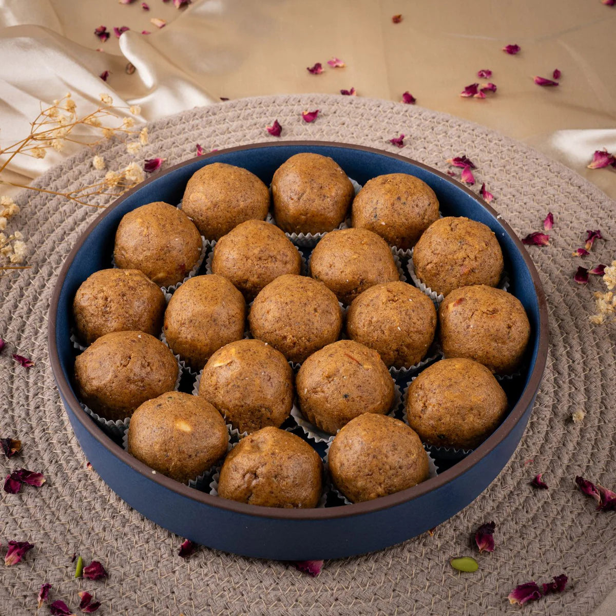 Gudmishri Besan Laddu Gud