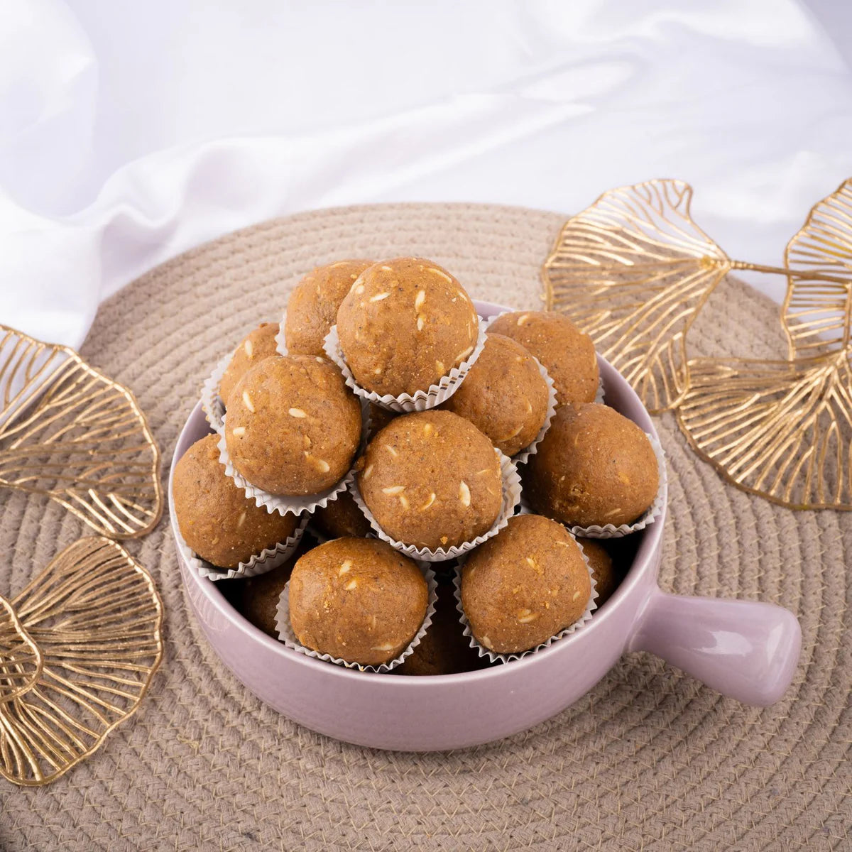 Gudmishri Besan Laddu Mishri