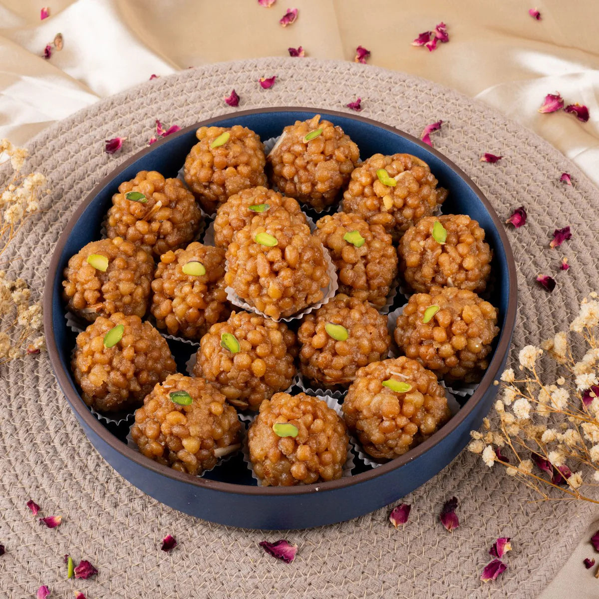 Gudmishri Doodh Laddu
