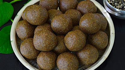 Kamarkat Srini's 
Karupatti (Palm Jaggery) Black Uradhal Laddoo